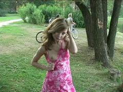 Park Beauty  Teeny Flashes Her Body In Public
