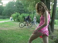 Park Beauty  Teeny Flashes Her Body In Public